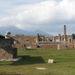 Vue typique de Pompéi et le Vésuve au fond