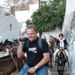 On monte à Santorin avec les ânes